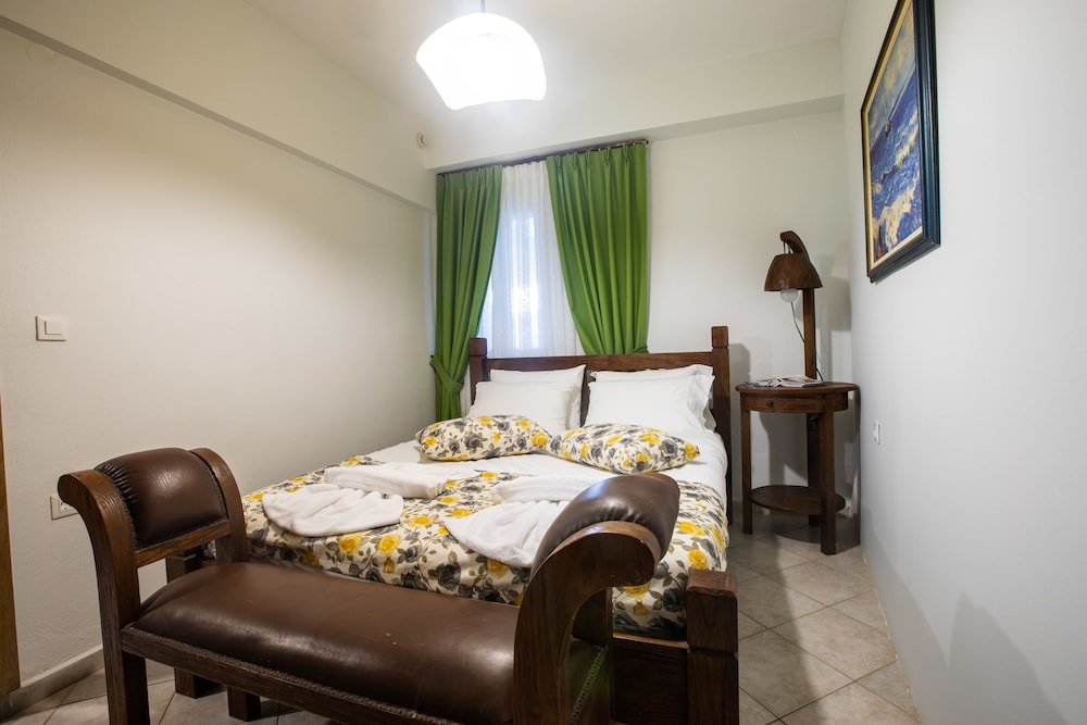 Kastro Hotel 10/50