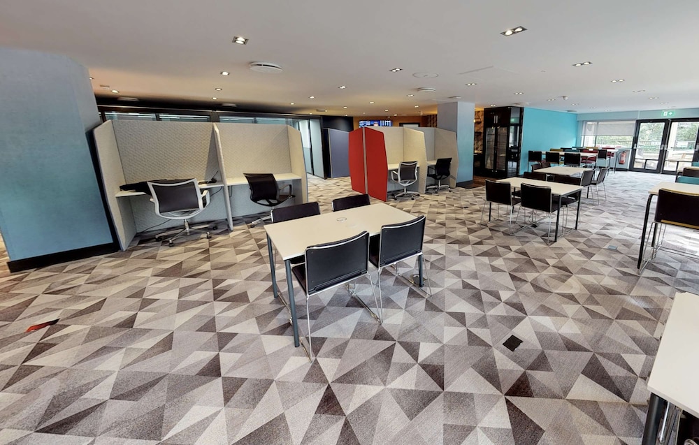 Village Leeds North Hotel Leisure Club 6/70
