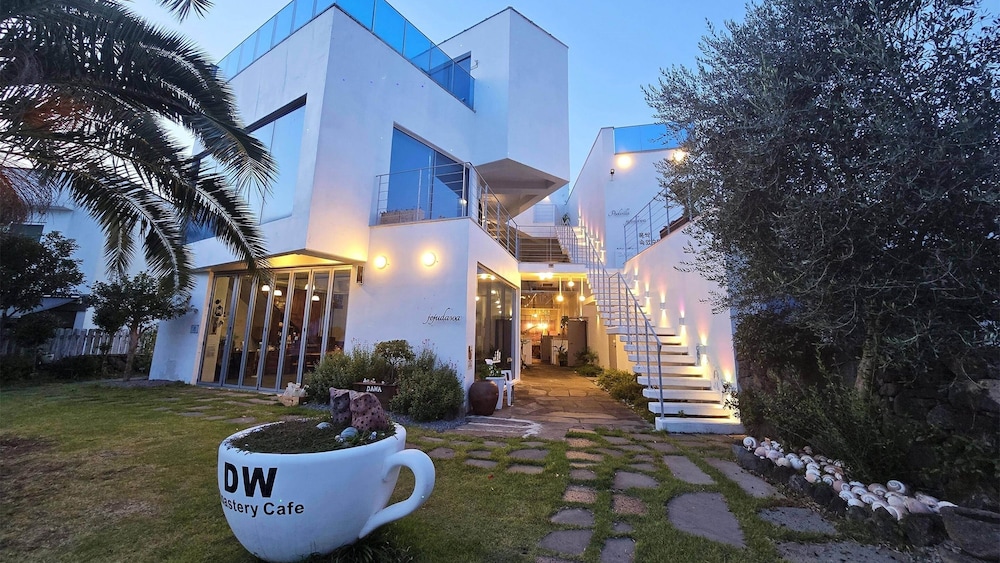 Seogwipo Dawa Pool Villa Pension 46/50