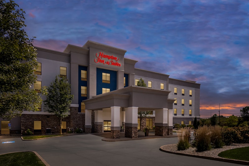 Hampton Inn & Suites Canton 7/54