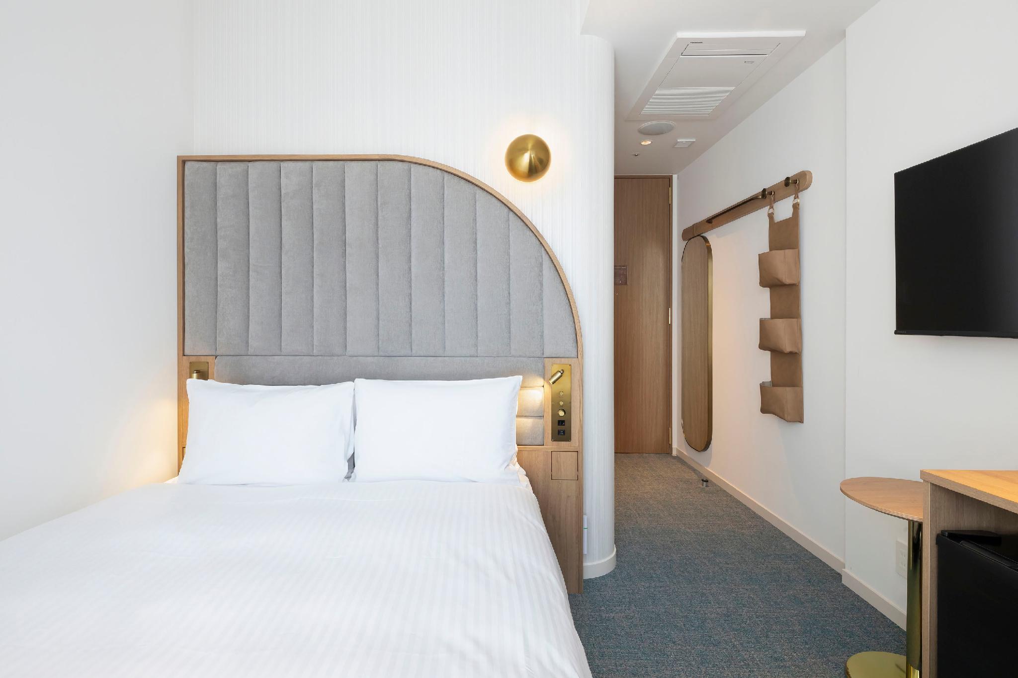 Semi Room, Semi Double Bed