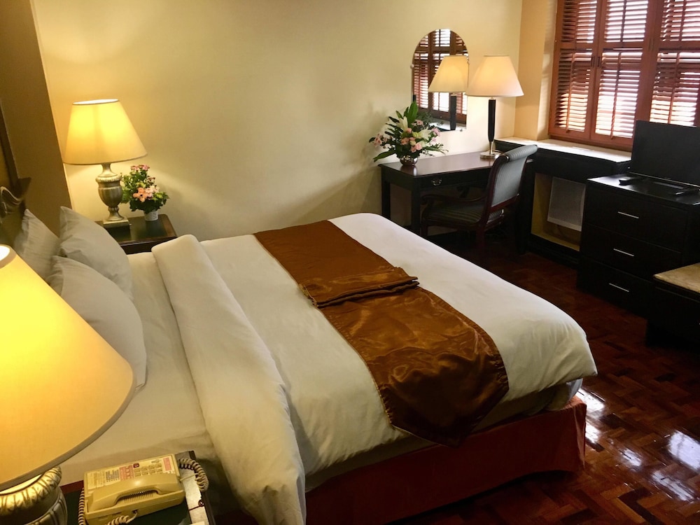 Lourdes Family Suites Makati powered by Cocotel 15/41