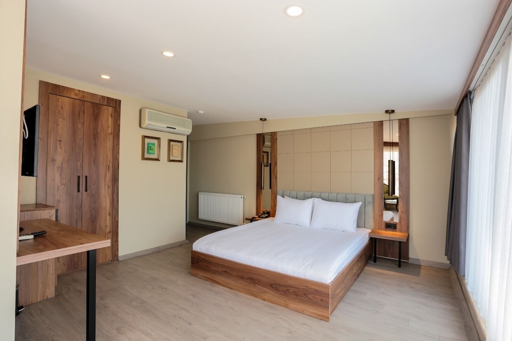 DELUXE, DOUBLE BED