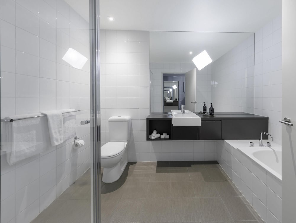 Mantra Melbourne Melton 36/37