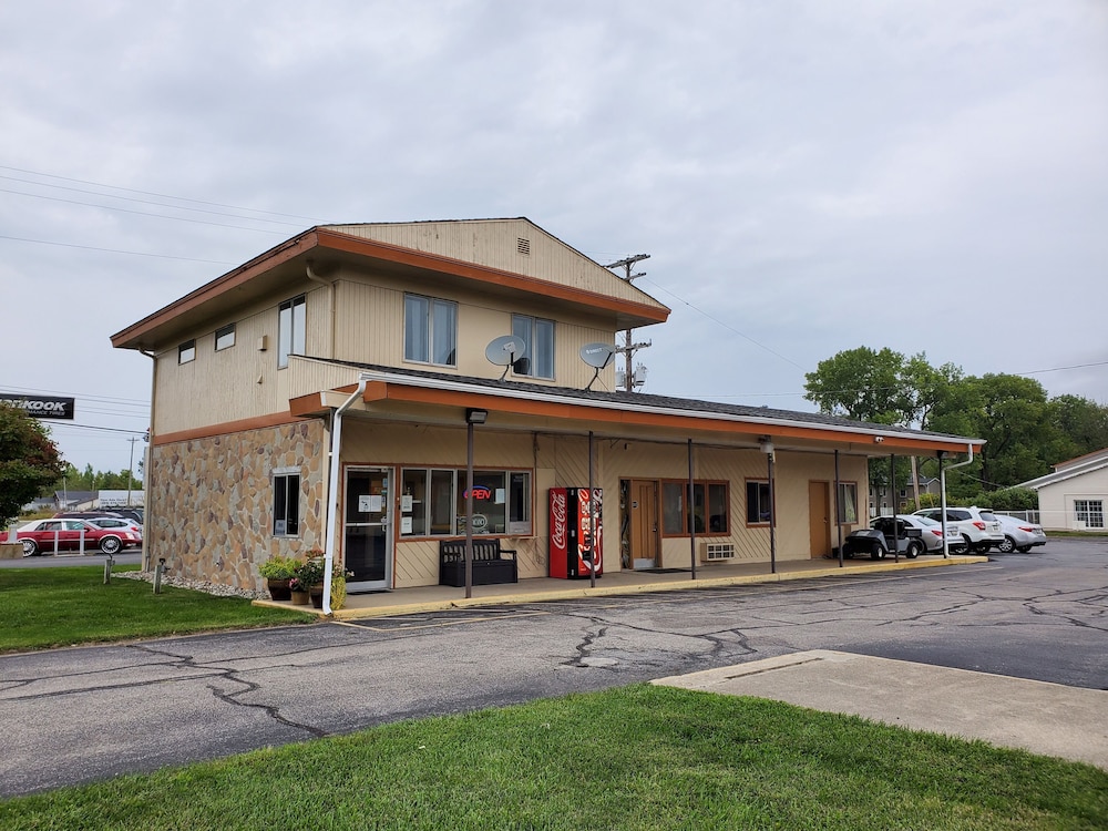 Great Lakes Inn and Suites 4/45