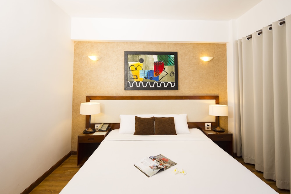 Starlet Hotel 13/64
