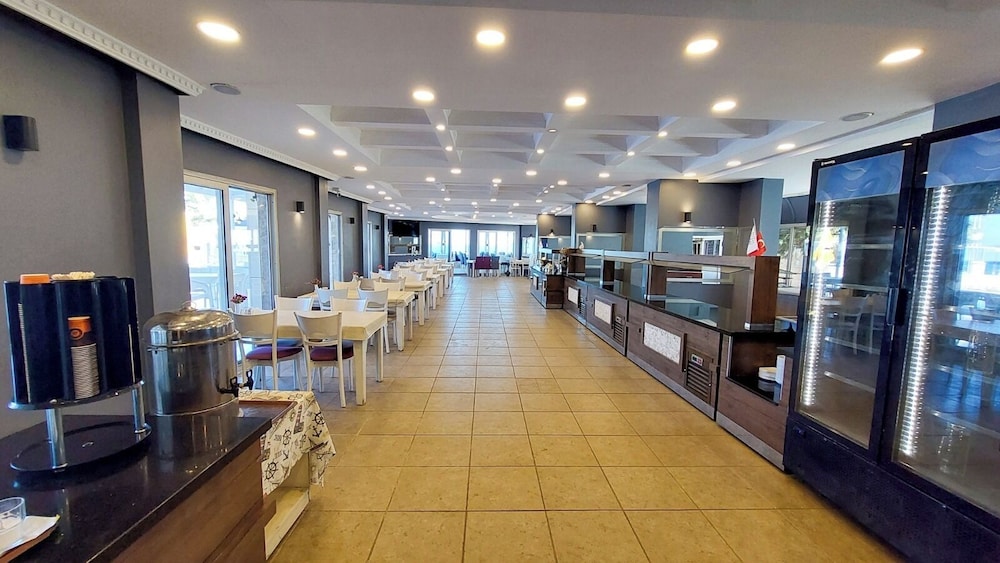 Club Rose Bay Hotel 7/10