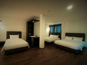 Deluxe, Quintuple, Single Bed, 2 Queen Beds