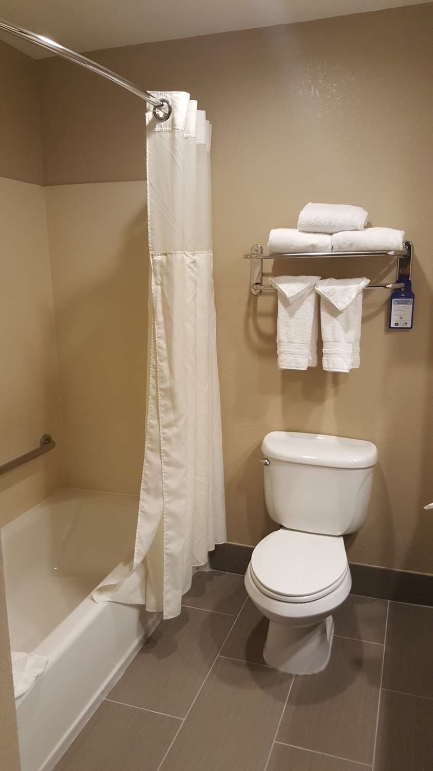 Airport Inn and Suites 28/28