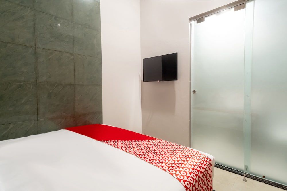 OYO 3159 Festive Inn 20/28