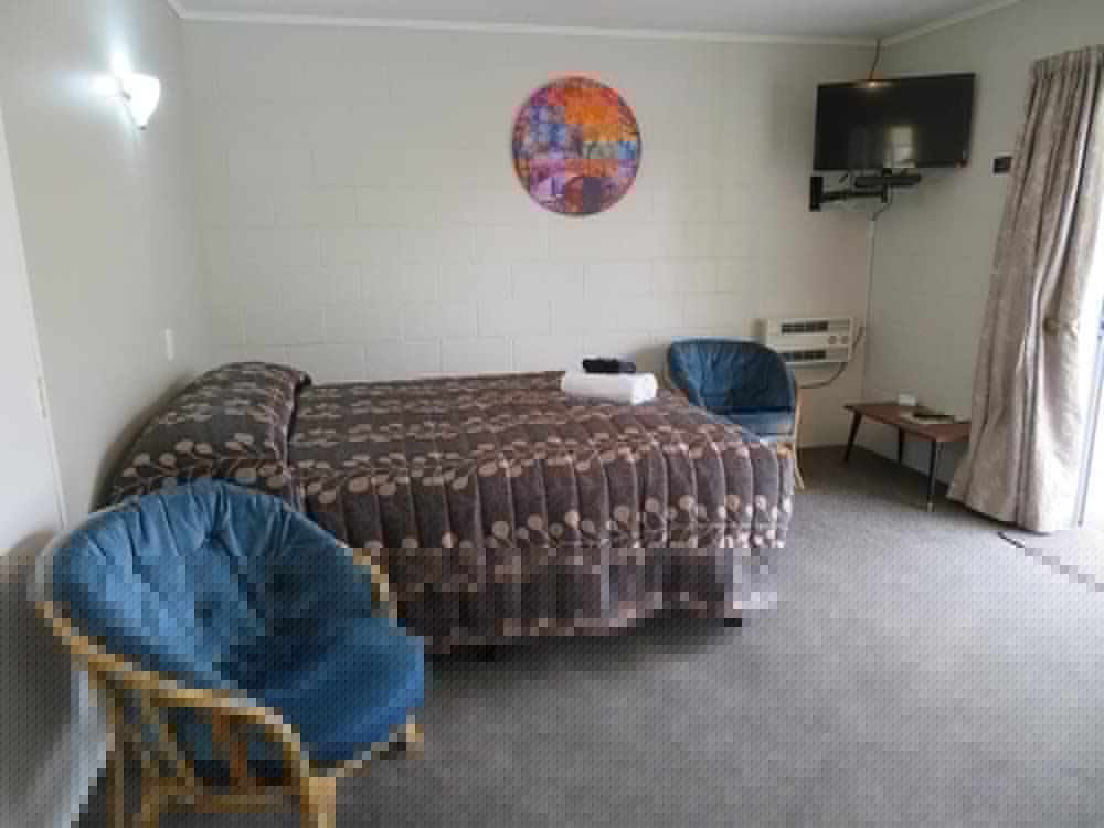 Commodore Court Motel 44/76