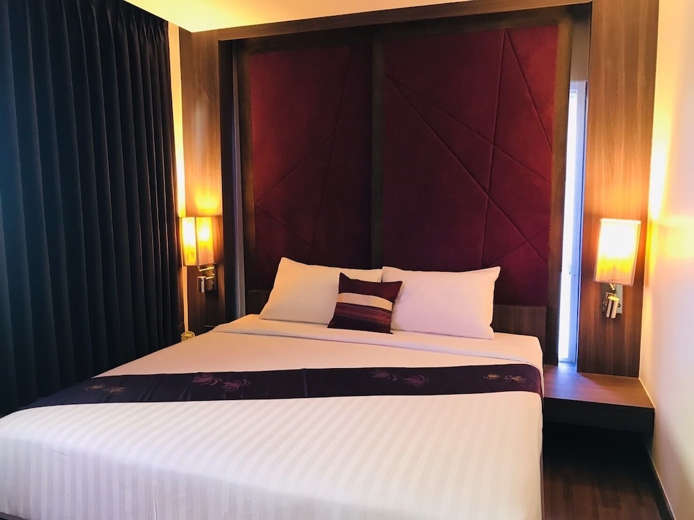 Paradiso Boutique Suites 5/18
