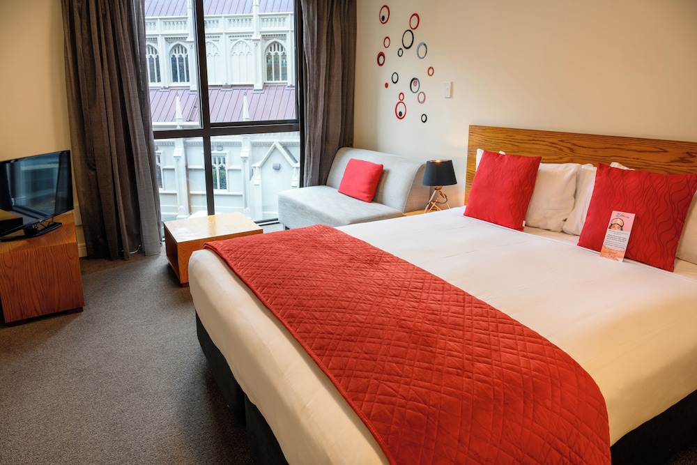 Boulcott Suites 30/70