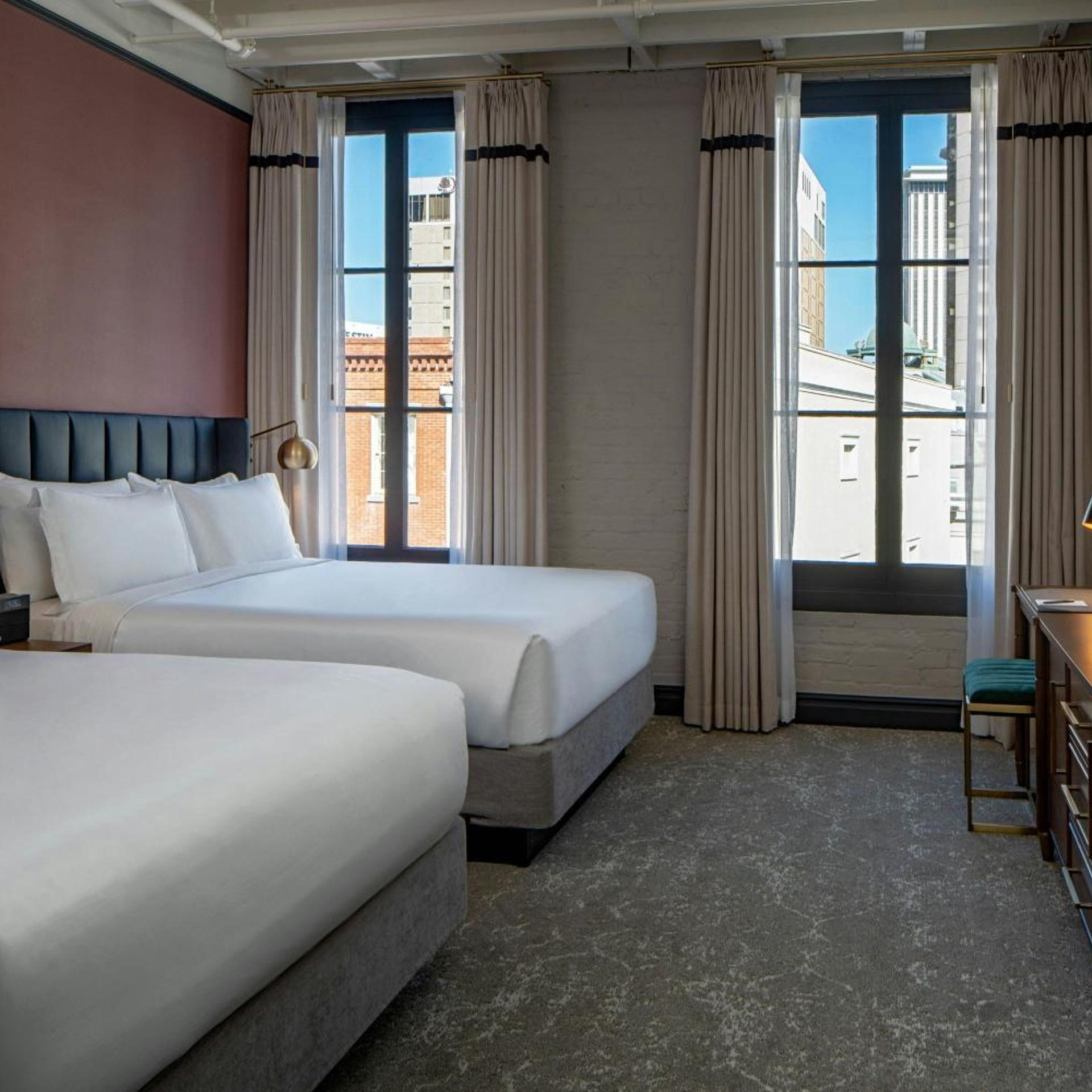 Suite, 2 Queen Beds, Magazine View