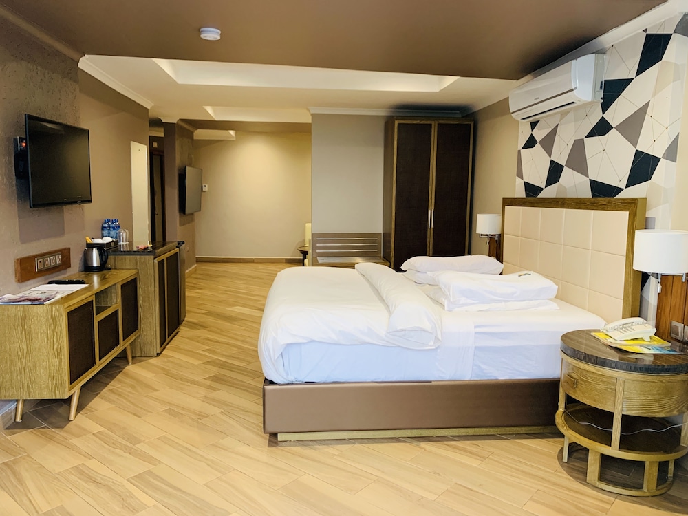 Tanga Beach Resort & Spa 12/50