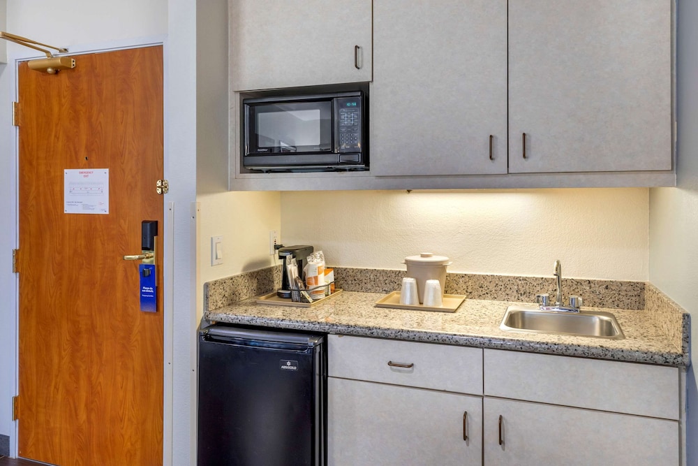 Comfort Suites Denver Tech Center 38/41