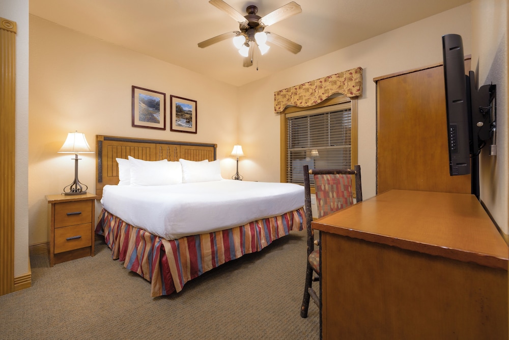 1 Bedroom, Villa, King Bed, Sofa, Westgate Branson Woods Resort 5/10