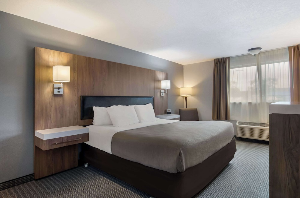 غرفة بسرير كوين لذوي الإعاقة، Quality Inn & Suites Silverdale Bangor-Keyport 4/8