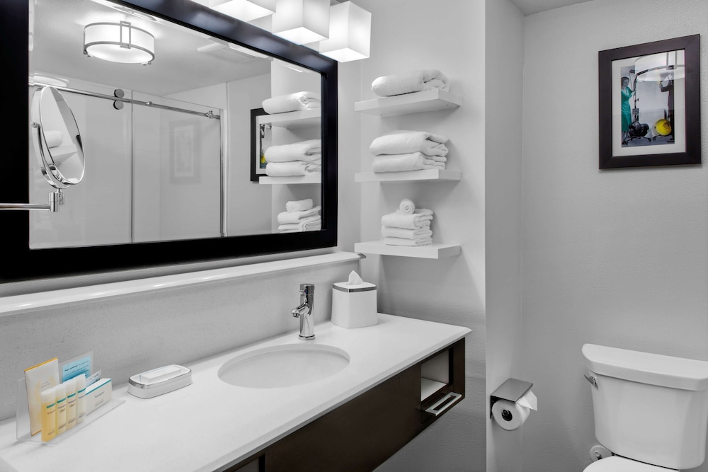 Hampton Inn & Suites Los Angeles/Hollywood 16/52
