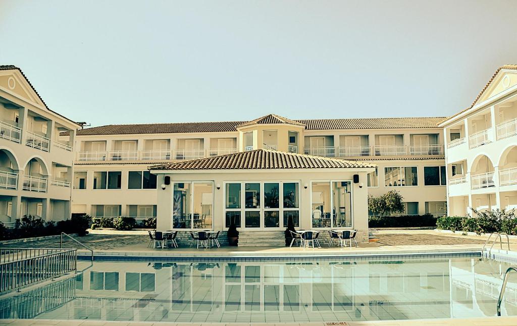 Meridien Beach Hotel 2/26