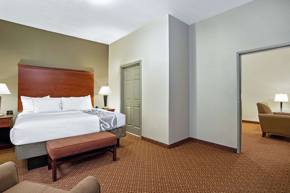 La Quinta Inn & Suites by Wyndham Fairfield TX 6/58