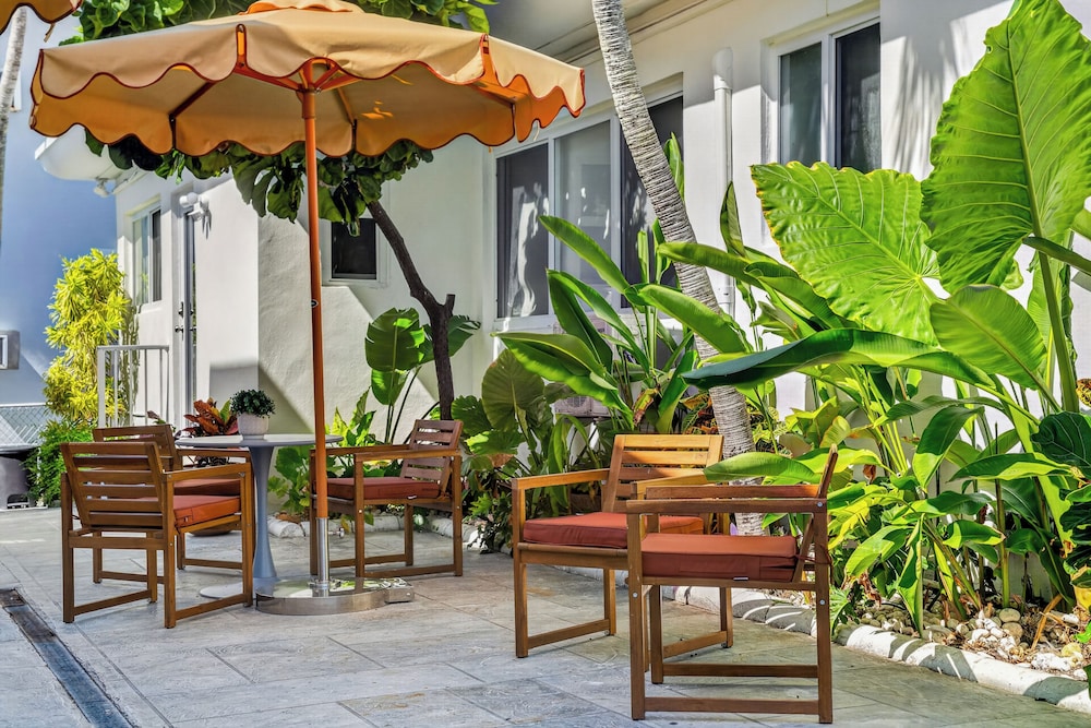 Tiana Beach Inn 32/48