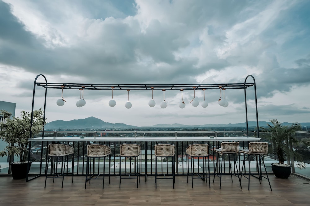 Luwansa Hotel and Convention Center 5/50