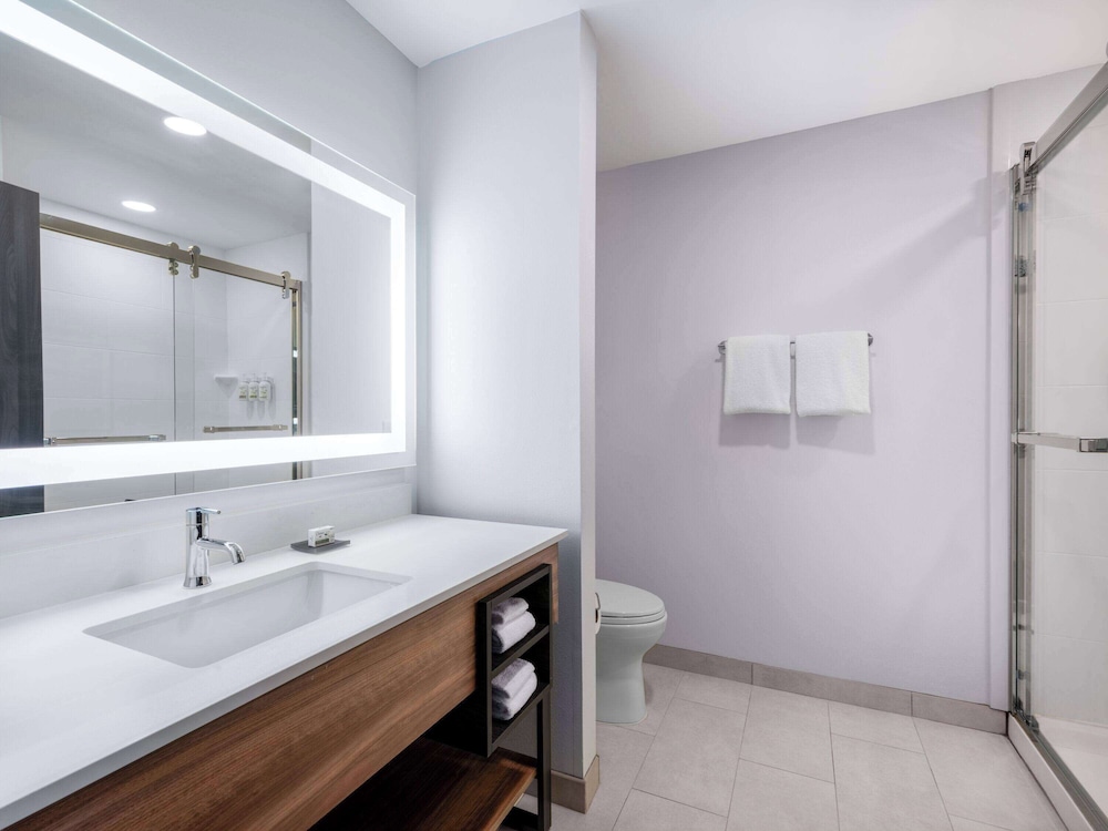 غرفة بسريرين كوين، La Quinta Inn and Suites by Wyndham Chelsea 4/5