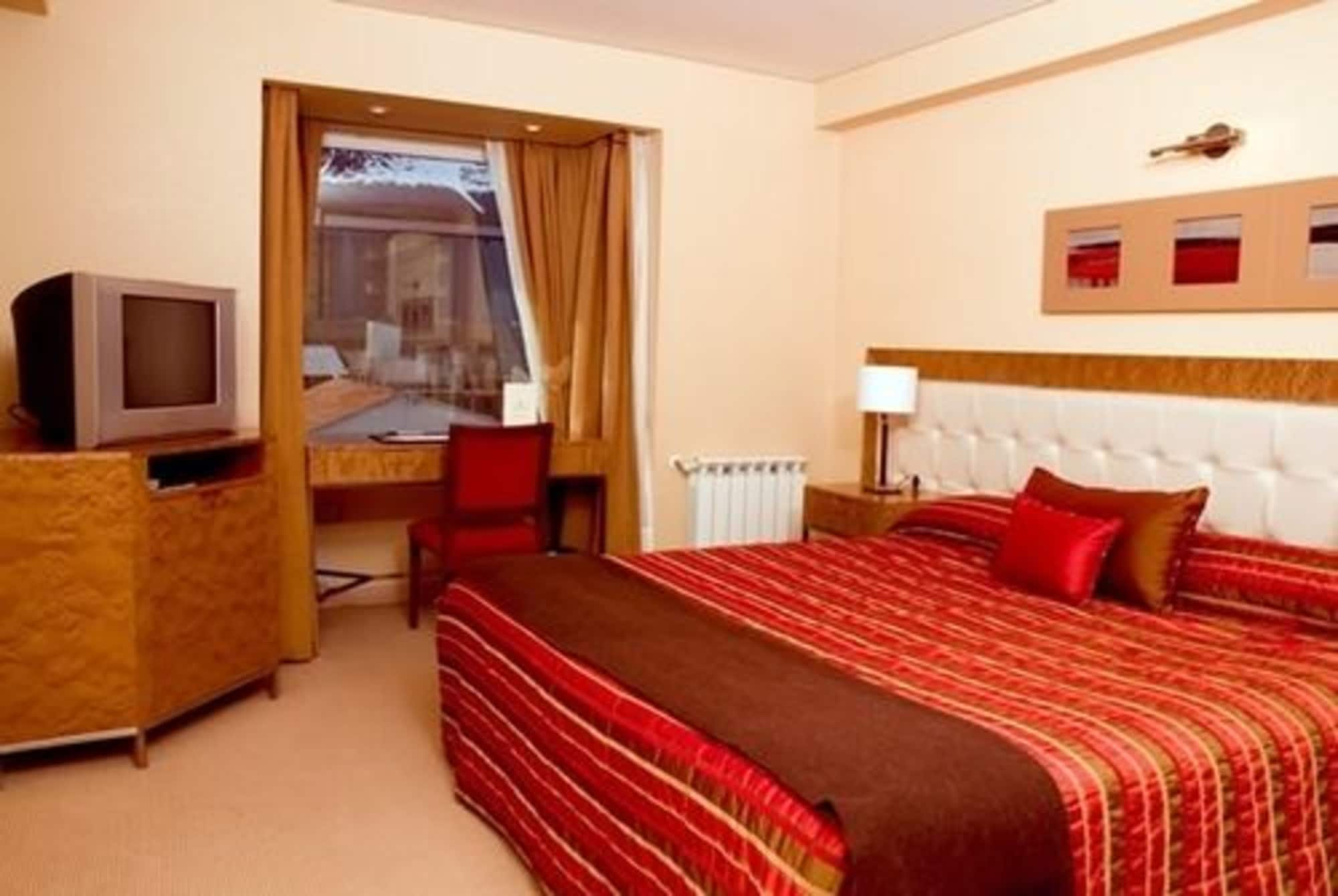 STANDARD, DOUBLE BED