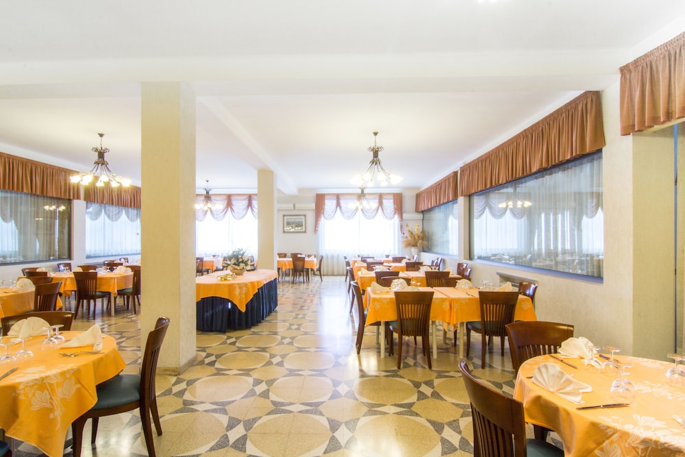 Racar Hotel &amp; Resort 24/45