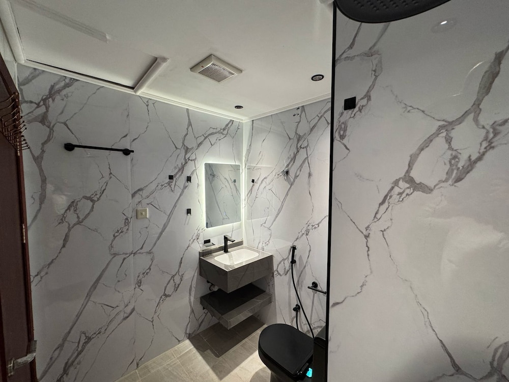 دنر 2(Danar Hotel Apartments 2) 18/19