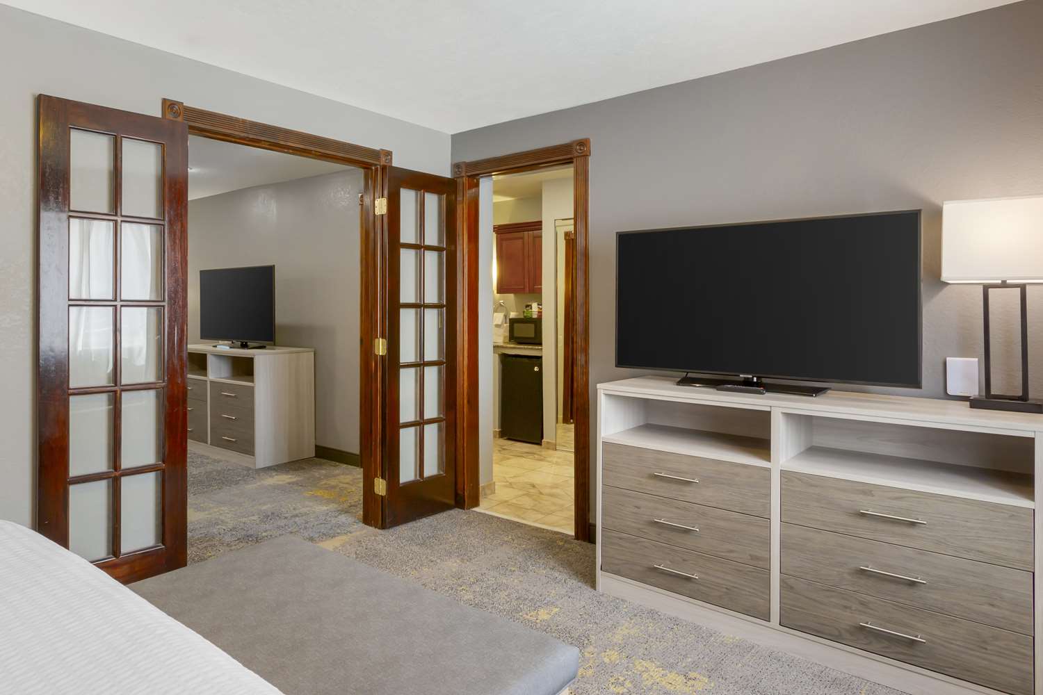 Best Western Plus Weston Inn 37/38