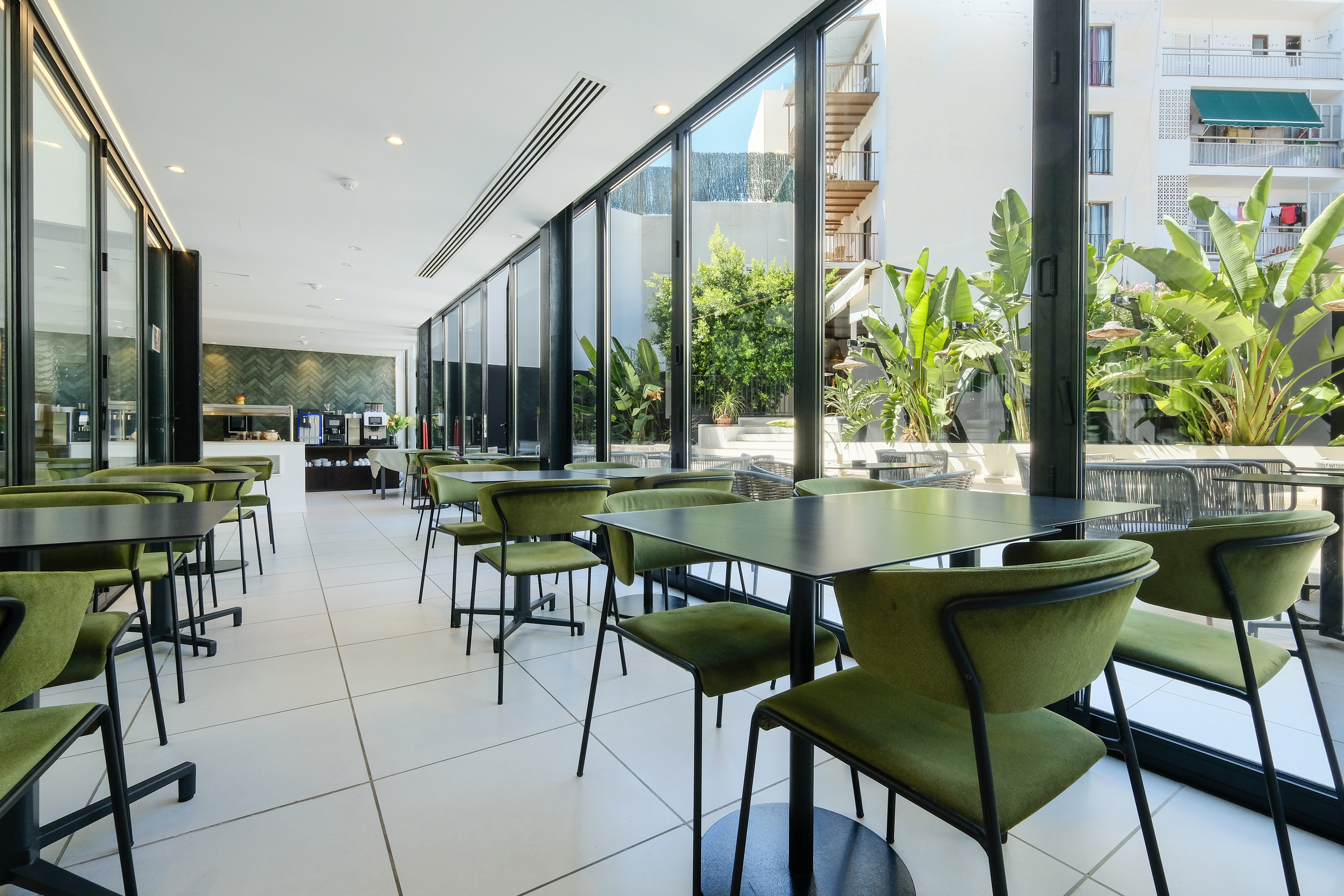 AzuLine Hotel M 34/42