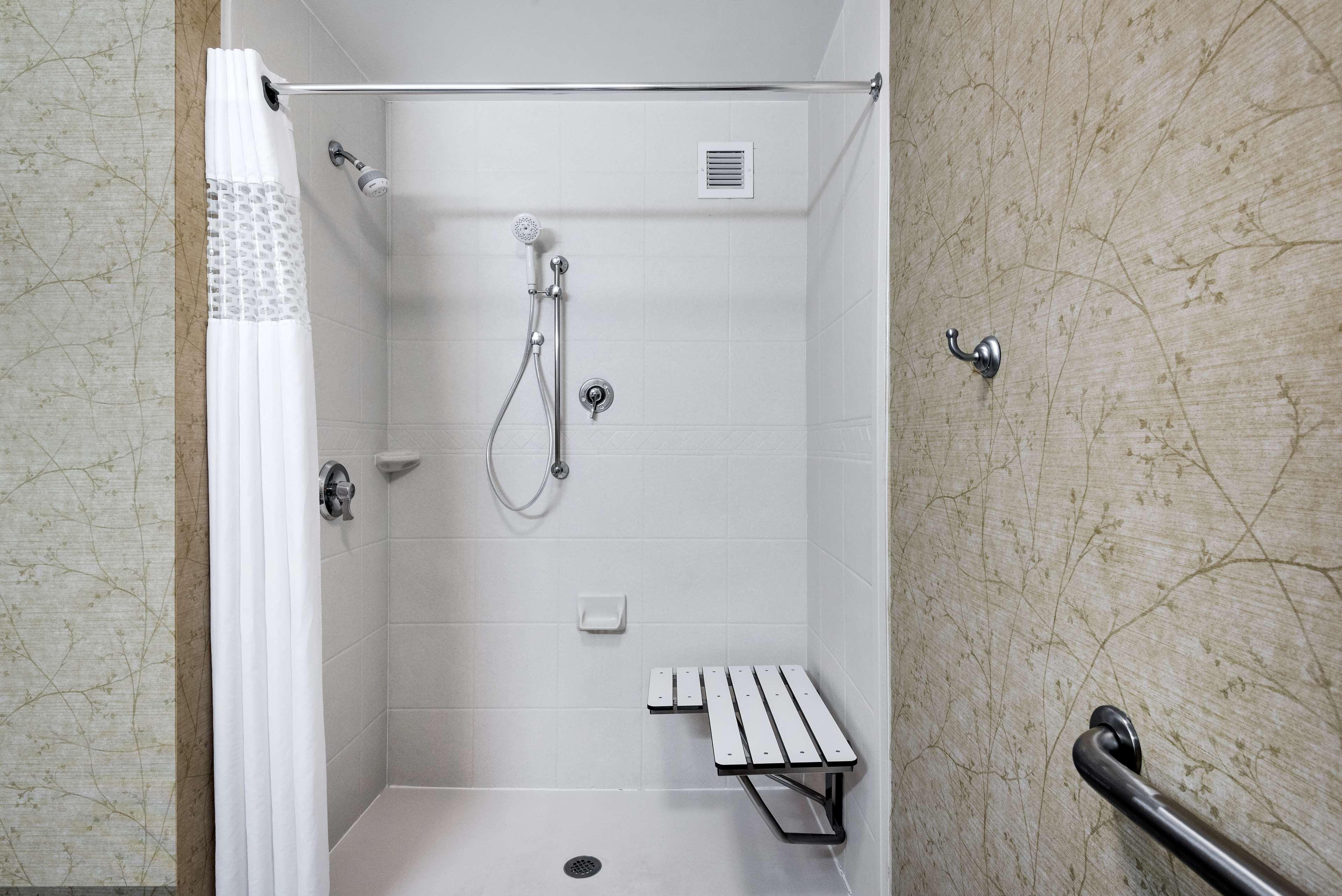 غرفة بسرير مزدوج، Hampton Inn Roanoke/Hollins - I-81 4/4