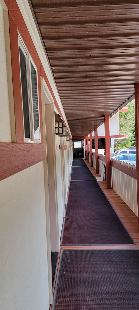 Hot Springs Inn 16/50