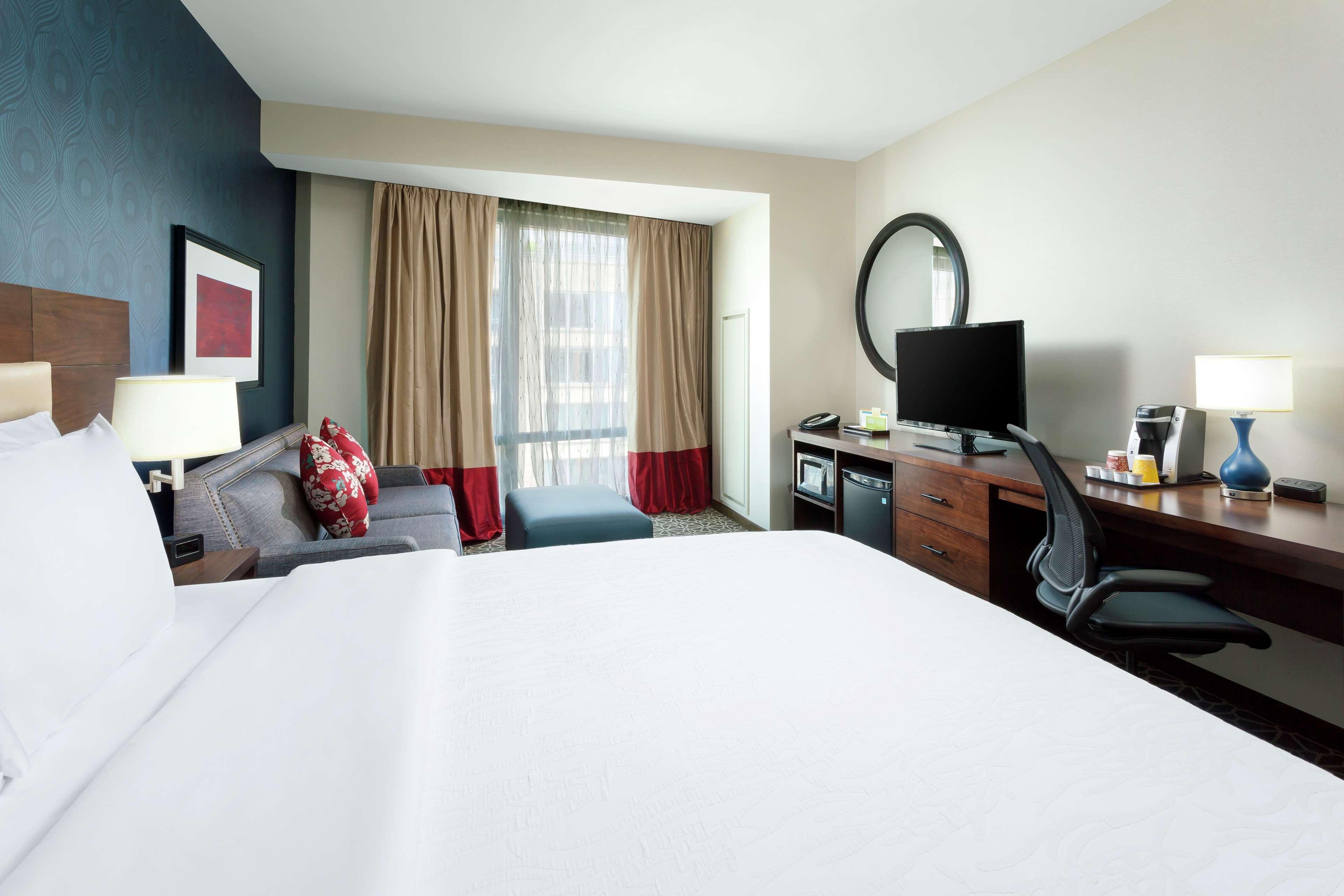 DELUXE, KING BED, SOFA