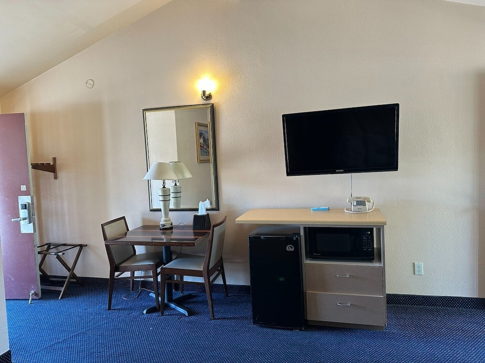 Budget Inn 52/66