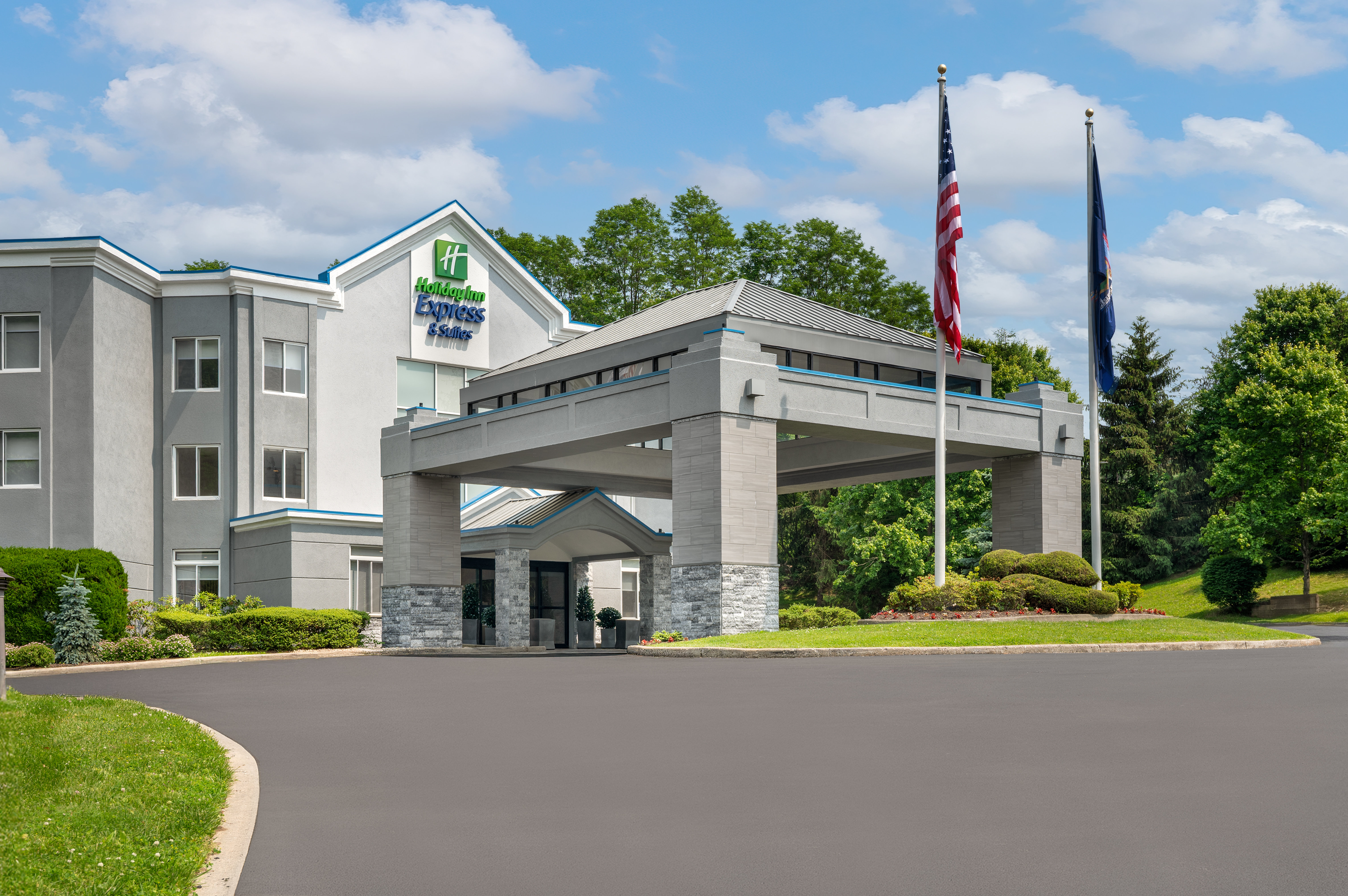 Comfort Inn & Suites Hawthorne NY 67/72