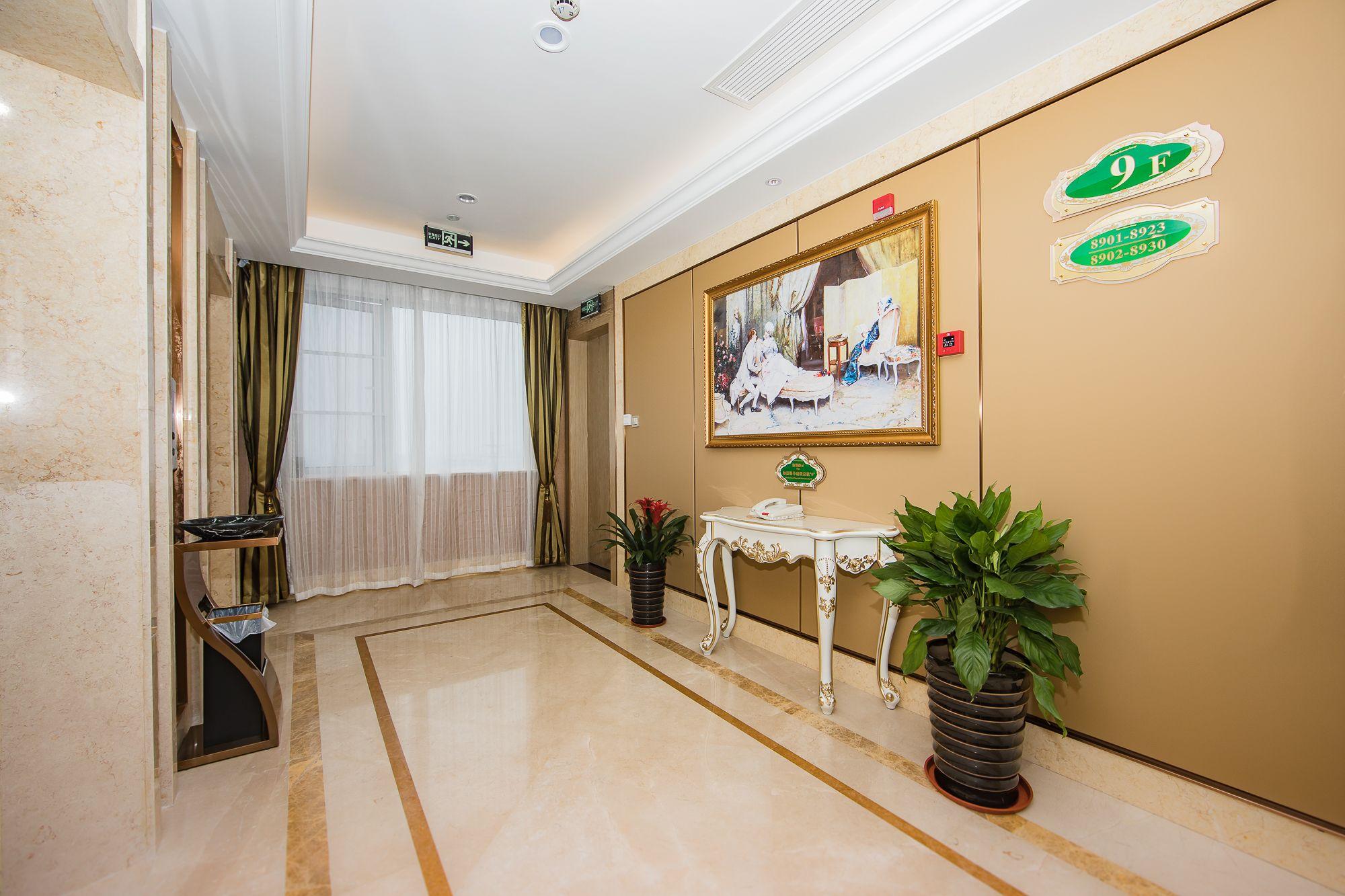 Vienna International Hotel (Haimen Pedestrian Street) 28/40