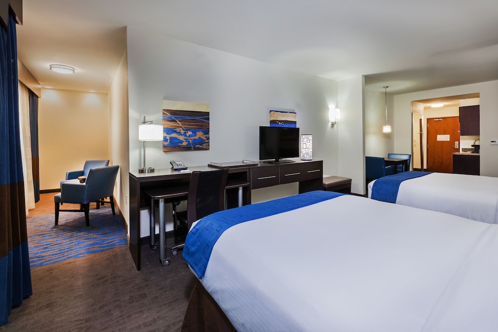 Holiday Inn Express And Suites Glenpool Tulsa South 18/52