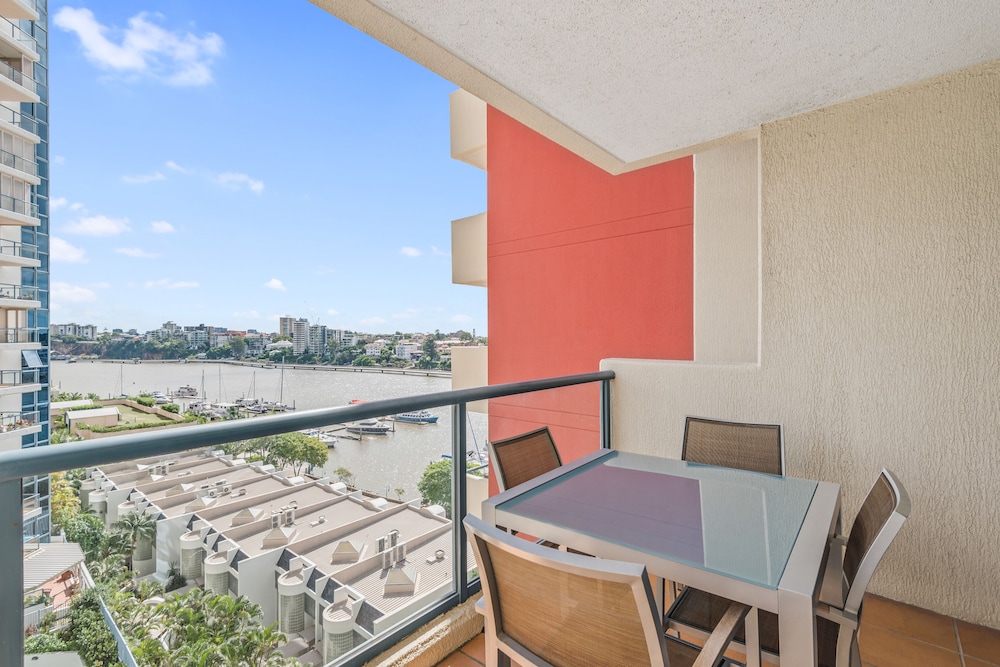 Central Dockside Apartments 5/46