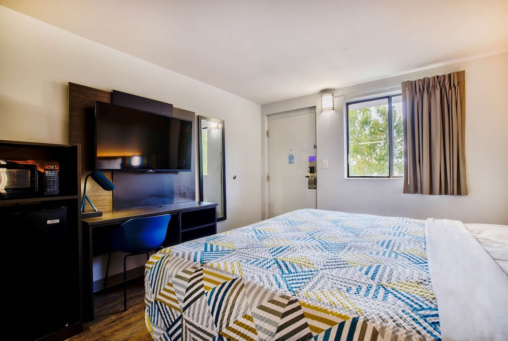 Motel6 Jackson, MS 37/61