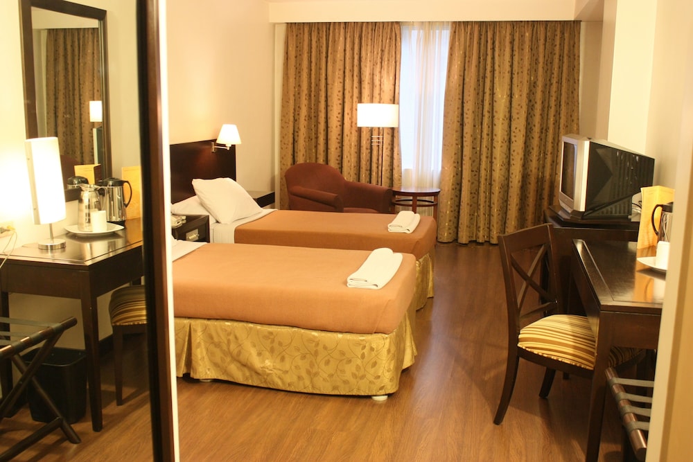Hotel Supreme Convention Plaza 12/36