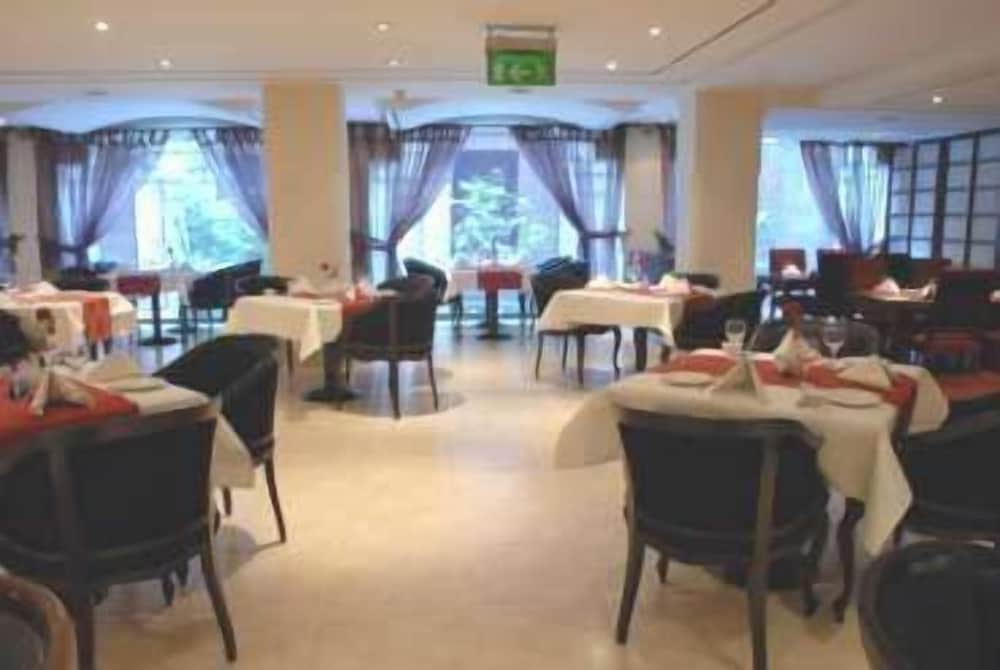 Four Points by Sheraton Lahore 52/64