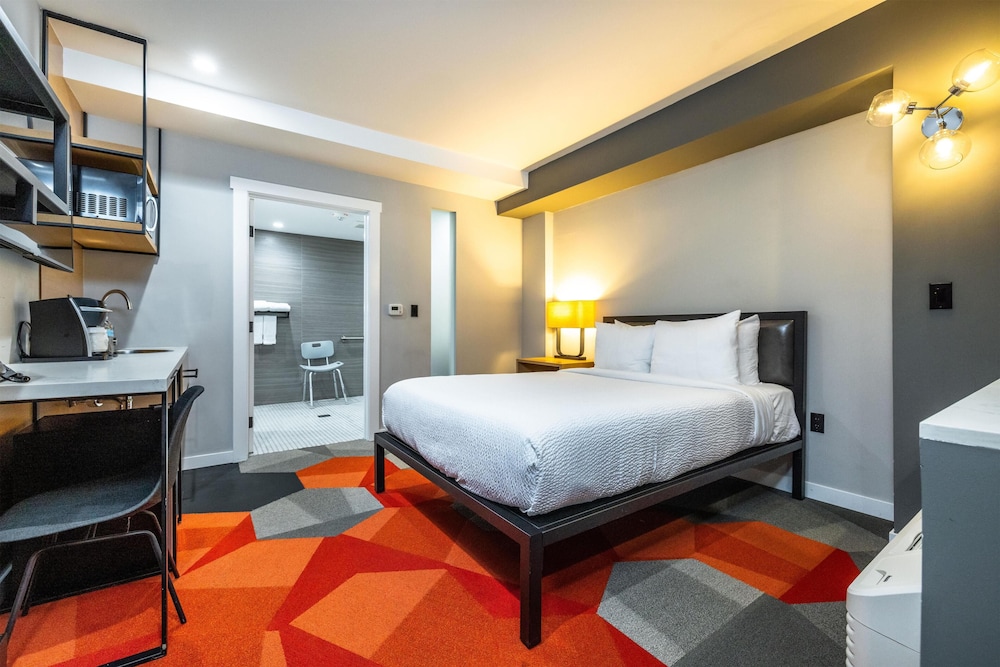 ROOM, QUEEN BED, ACCESSIBLE