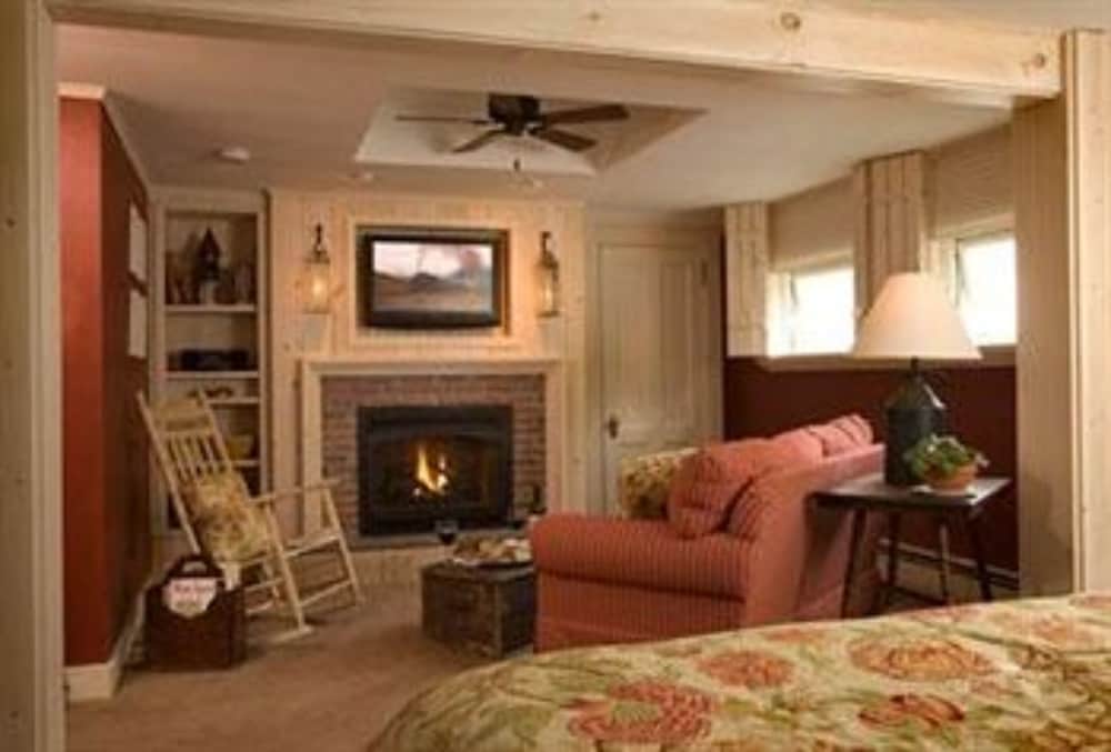Deerhill Inn 41/77