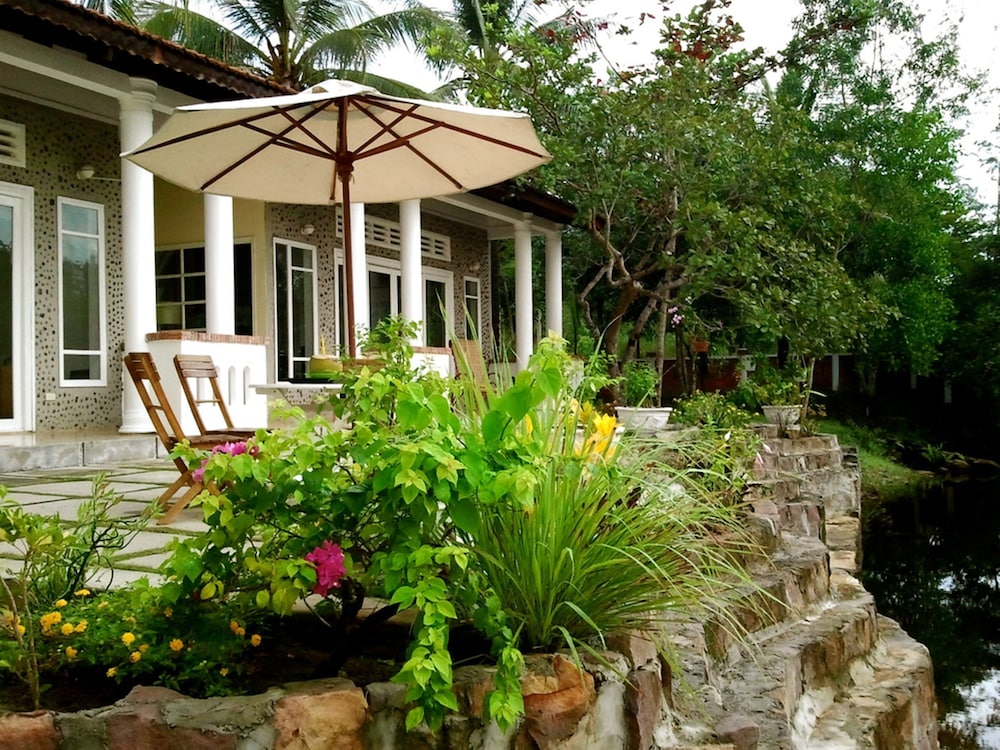 Bamboo Cottages 30/73