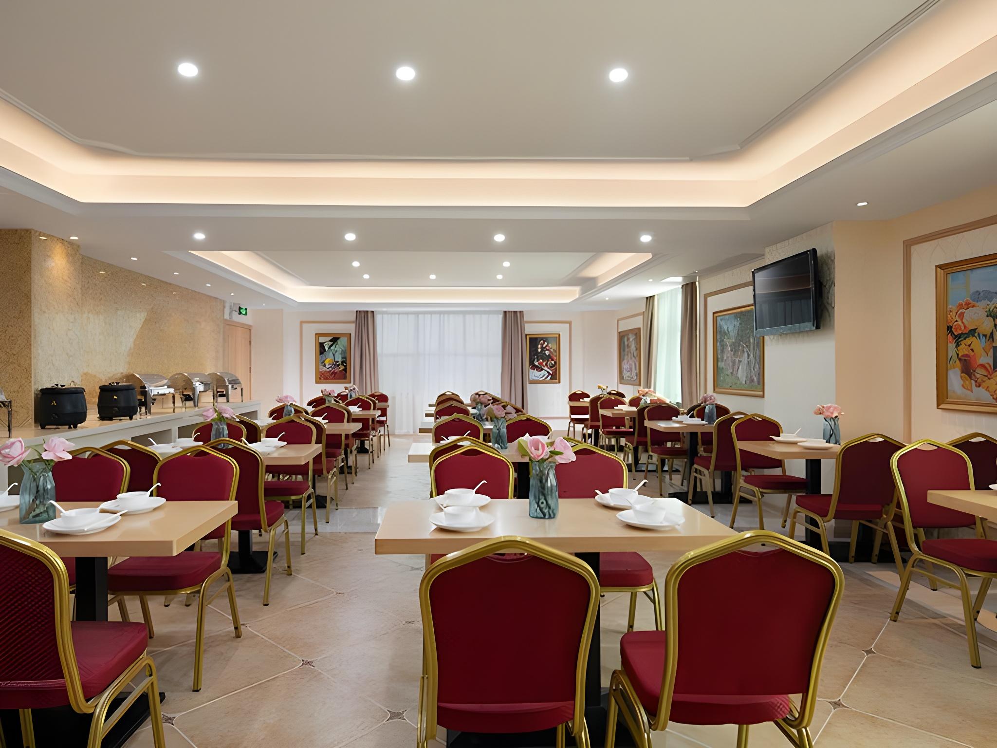 Vienna International Hotel (Shenzhen Pinghu Metro Station) 25/34