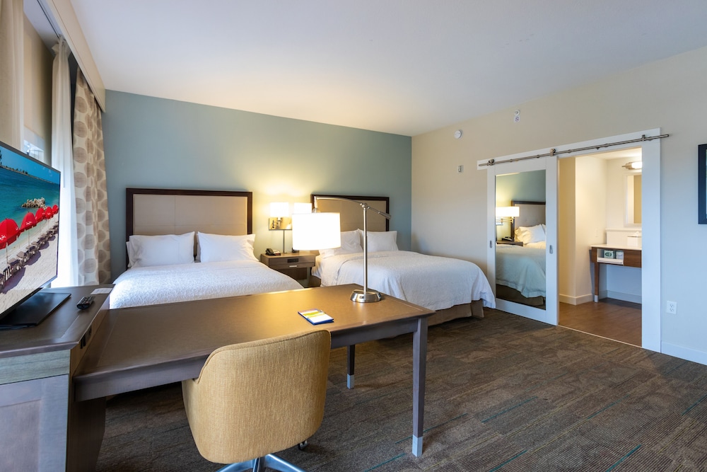 Hampton Inn and Suites by Hilton Clearwater Beach 21/83