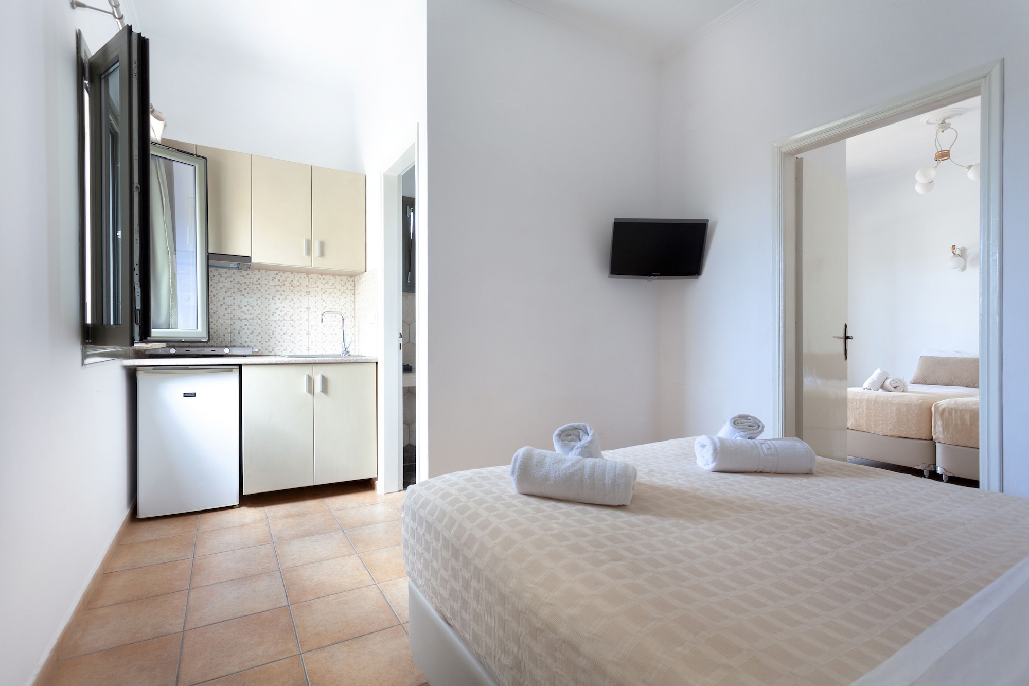 1 Bedroom, Apartment, Twin Beds, Queen Bed, Sofa, Phevos Villa 3/9